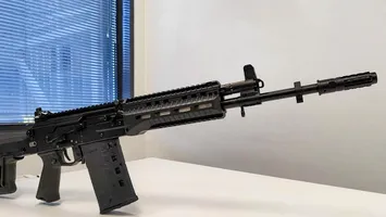 Rusia a modernizat pușca de asalt Kalașnikov. Cum arată noua AK-308, modernizată (foto)