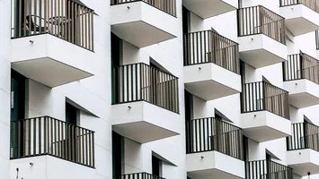 Proiectul de lege privind societățile pentru investiții imobiliare aşteaptă votul decisiv al deputaţilor