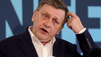 Antonescu despre întâlnirea Dan-Trump de la Haga: „O strângere de mână transformată în spectacol naţional”