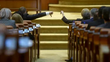 Doi deputați cer pedeapsă cu închisoarea pentru avort după 14 săptămâni. Ce spun USR, PSD, UDMR și AUR