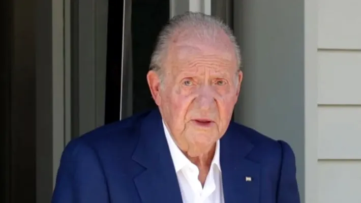 Regele Juan Carlos recunoaște, după 70 de ani, că și-a împușcat accidental fratele