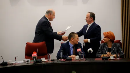 Doar opt parlamentari de Dolj și-au ridicat certificatele doveditoare. Nume sonore printre absenți (VIDEO)