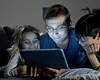 Elevii care poartă ochelari pot primi burse sociale de la stat