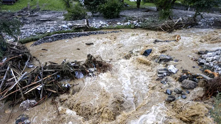 INHGA avertizează: Cod Galben de inundații pe râuri din șase județe. Hidrologii anunță creșteri de debite și viituri rapide în mai multe zone ale țării