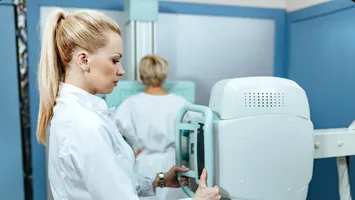 Revoluție în depistarea cancerului de sân: mamografie 3D gratuită pentru femeile din România