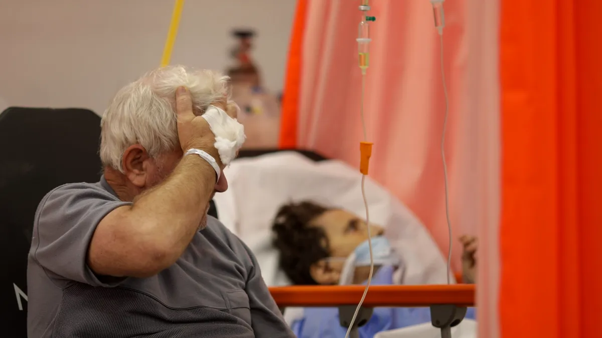 Ieșirea din starea de alertă a băgat spitalele în haos. Medicii spun că soluția este la Guvern