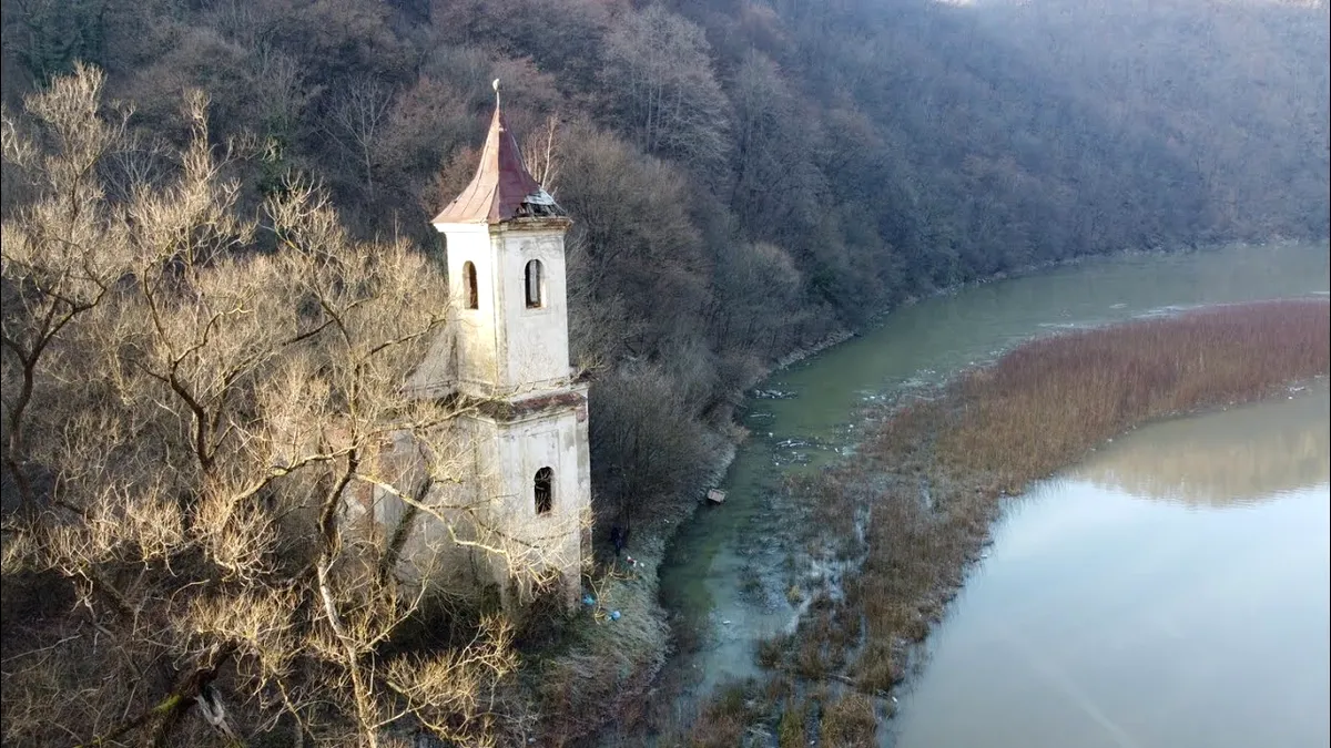Satul scufundat de comuniști a reapărut: Descoperirea care fascinează România