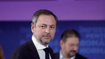 Motreanu acuză PSD că joacă rolul opoziției din interiorul guvernării: Găurește barca în mijlocul furtunii