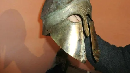 De patrimoniu: Unde se află acum coiful corintic din bronz, descoperit în apa Siretului