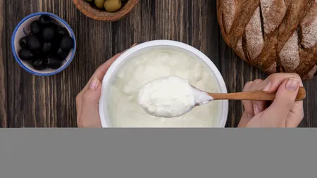 Ce au descoperit cercetătorii despre iaurt și una dintre cele mai agresive forme de cancer colorectal