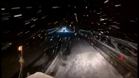 Ninge viscolit la munte! Utilajele de deszăpezire au intrat în acțiune pe DN 7A, în județul Vâlcea (VIDEO)