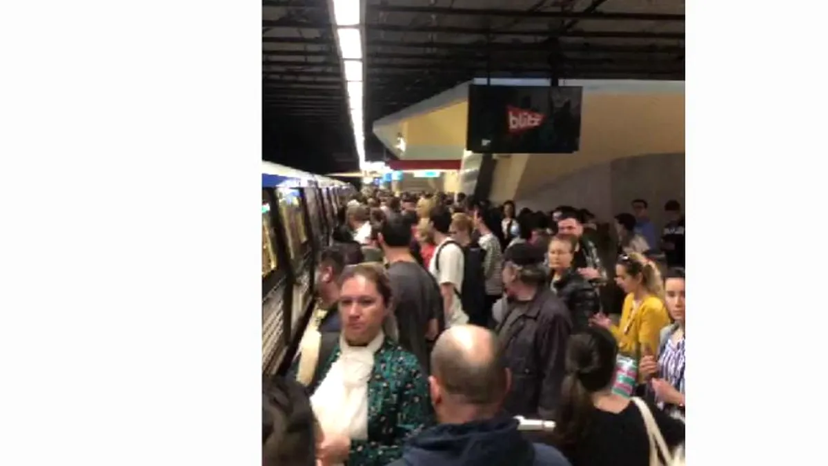 Panică la metrou. Un călător a tras sistemul de alarmă când trenul a plecat din Pipera spre Berceni