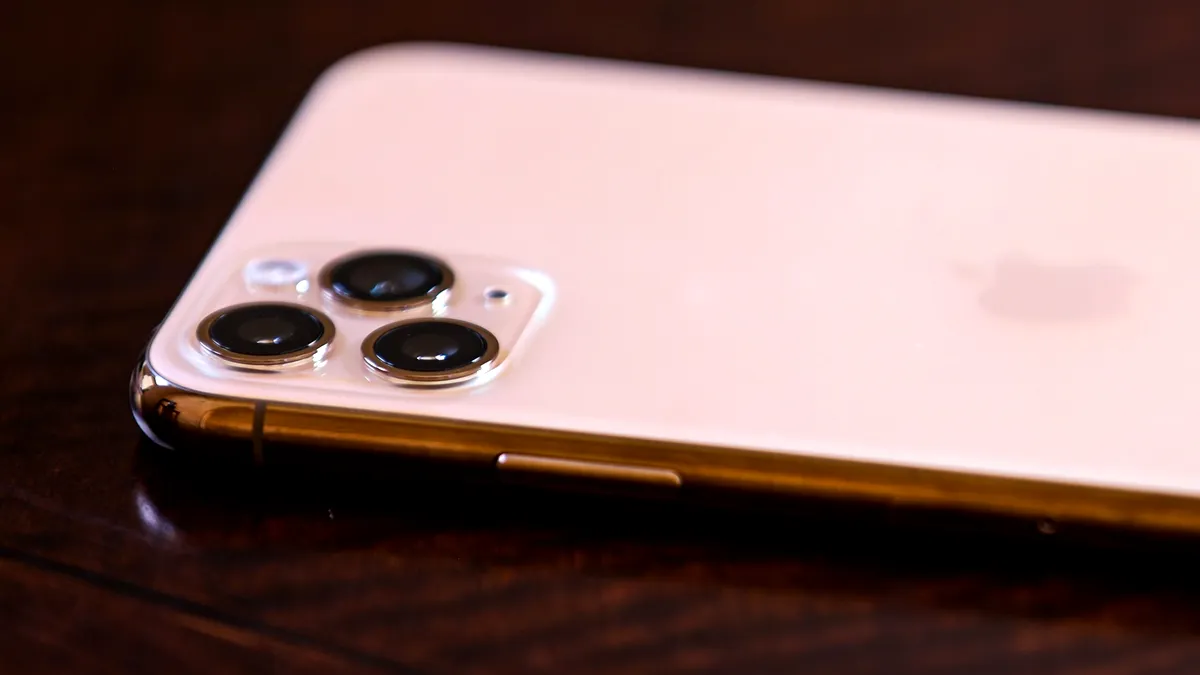 Hoții de iPhone, loviți din plin: Apple blochează vânzarea fiecărei piese! Ce mai aduce nou aplicația anti-furt