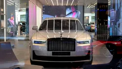 Marea capitulare electrică: De ce Rolls-Royce și marii constructori auto revin la motoarele cu ardere internă