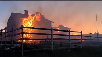 Incendiu puternic la Stația Meteorologică Vlădeasa 1800