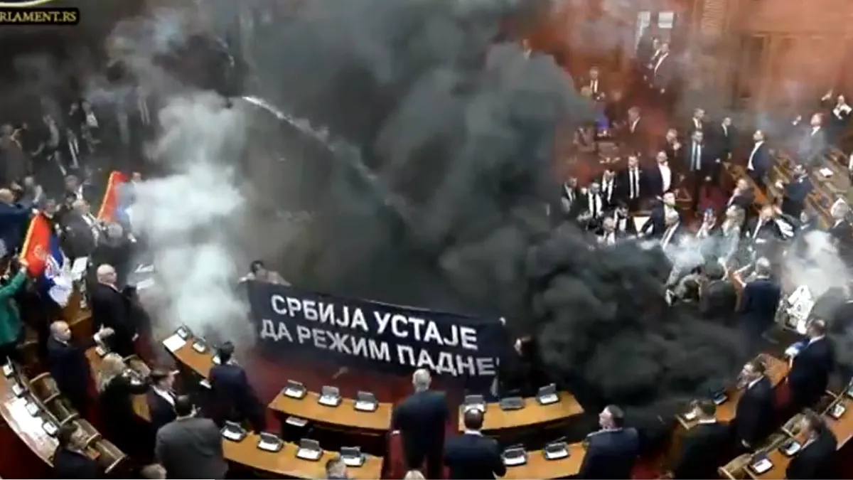Situație explozivă: S-a aruncat cu grenade în Parlament!