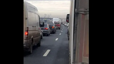Autostrada Bucureşti-Ploieşti, blocată de transportatori şi fermieri