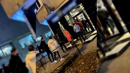 Românii schimbă tradiția cozilor la supermarketuri: La final de an, se înghesuie pentru băuturile alcoolice