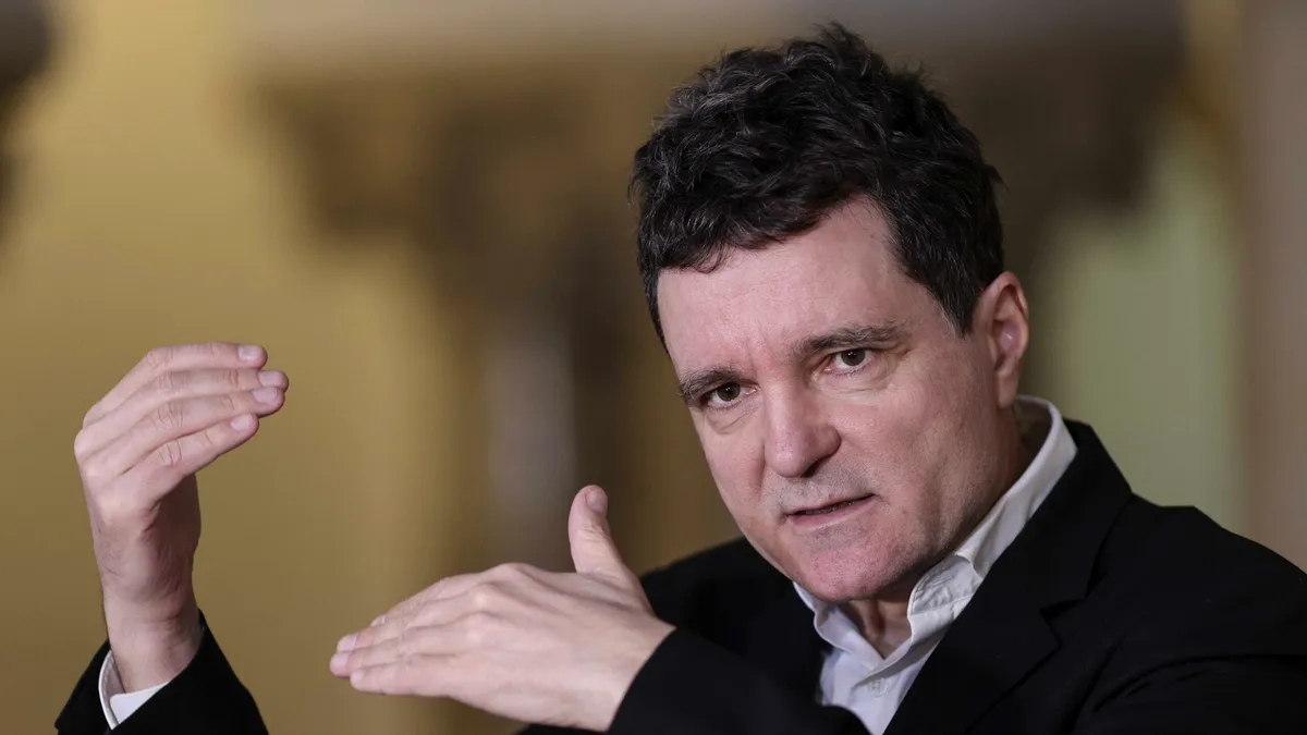 Președintele și-a dat sângele pentru Țară! Gest simplu, mesaj bun, problemă veche...