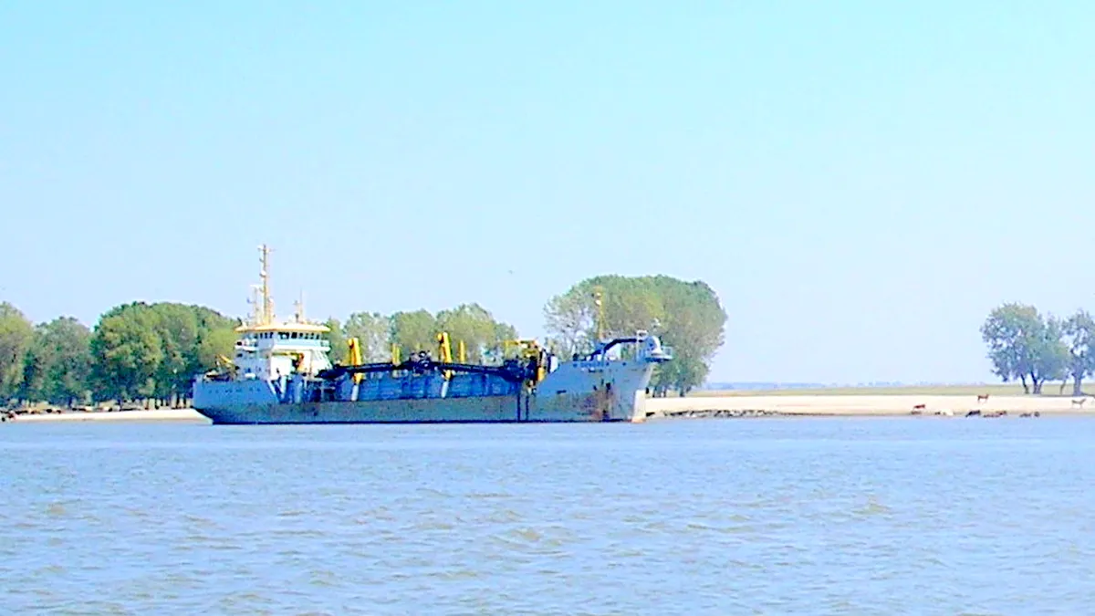 Tulcea: Demersuri pentru adâncirea Dunării la bara Sulina şi fluidizarea traficului din portul Constanţa