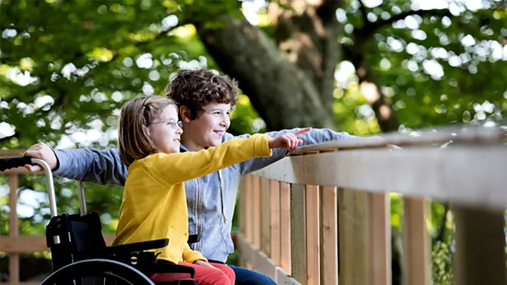 Ajutor lunar de 600 de lei pentru copiii cu dizabilități. Condițiile impuse familiilor