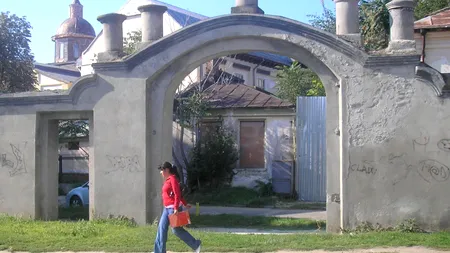 Vestigii distruse la Galați. „Cavoul Roman” e lăsat pradă mucegaiului, iar „Poarta Turcească”, abandonată în mijlocul unui maidan