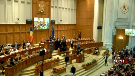 LIVE Scandal în Parlament la citirea moțiunii de cenzură. Update: Ședința de plen comun s-a terminat (VIDEO/FOTO)