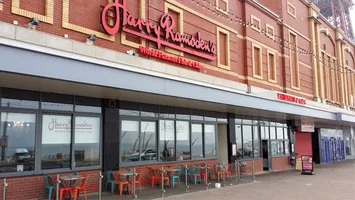 Un lanț de restaurante de Cartea Recordurilor ajunge în România. Investiții de până la 400.000 euro per locație