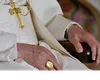 Motivul pentru care inelul Papei Francisc va fi distrus. Suveranul Pontif refuza ca enoriașii să-l sărute