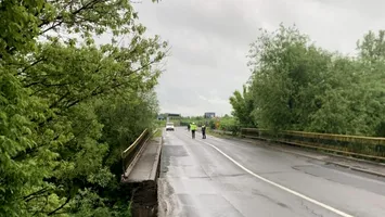 Podul peste râul Săsar, aflat pe centura municipiului Baia Mare, s-a surpat! Ce măsuri propun autoritățile (VIDEO)
