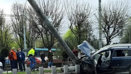 Accident grav într-o intersecție din București: patru oameni au fost răniți