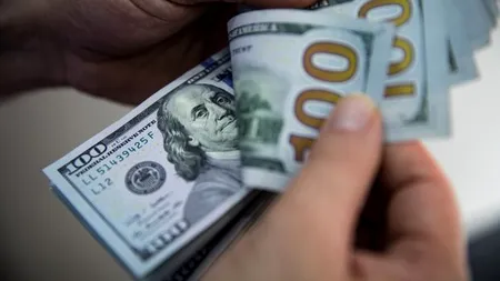 FMI: Sancţiunile impuse Rusiei ar putea afecta supremaţia dolarului la nivel mondial. Altă monedă îi va lua locul