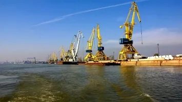 Războiul din Ucraina a scăzut cu 50% volumul de mărfuri tranzitat prin porturile maritime de la Dunăre