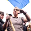 Cu Jaguarul până la piața de vechituri: Georgescu spune că nu e în campanie, ci „într-o lucrare”