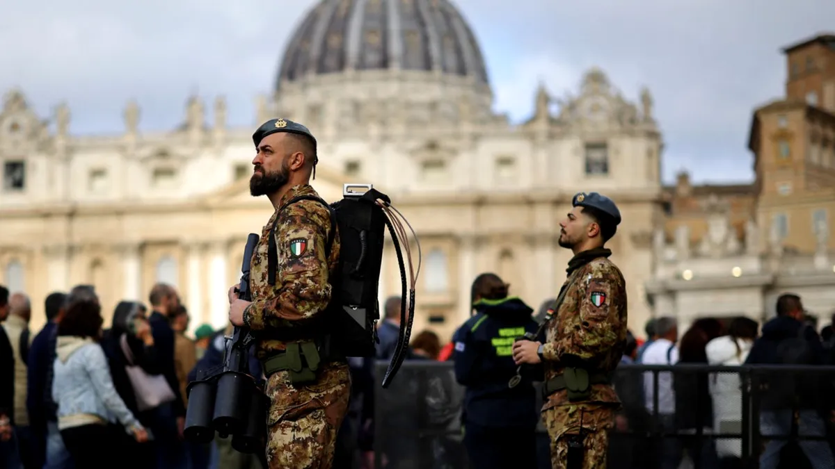 Avioane de luptă, drone, lunetiști. Înmormântarea Papei Francisc, sub supraveghere maximă