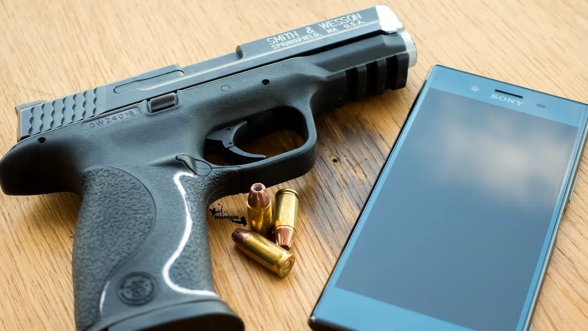 Un fost ofițer SRI s-a trezit că i s-a furat pistolul cu zeci de cartușe din vila din Voluntari
