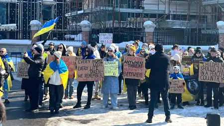 Sute de ucraineni își comemorează victimele, la București. (VIDEO) Svetlana: „Să avem grijă să nu dăm, mai departe, războiul, copiilor noștri