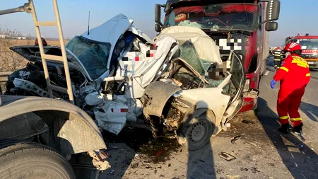 Doi tineri șoferi au murit, după ce au fost prinși între două Tiruri, pe A1
