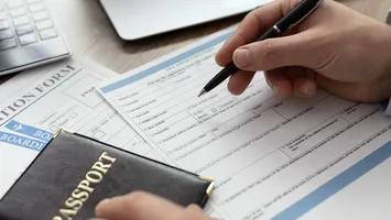 Rezident în România, dar numai după ce trece iarna: Statul are nevoie de 243 de zile ca să te creadă că te-ai mutat aici