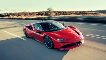 Românii au înmatriculat 133 de mașini de lux, în primele luni din 2025. Printre ele, un Ferrari de peste 1,5 milioane de euro