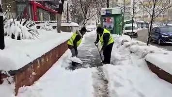 Mobilizarea echipelor infrastructură S5 pentru deszăpezirea trotuarelor, în condiții meteorologice dificile