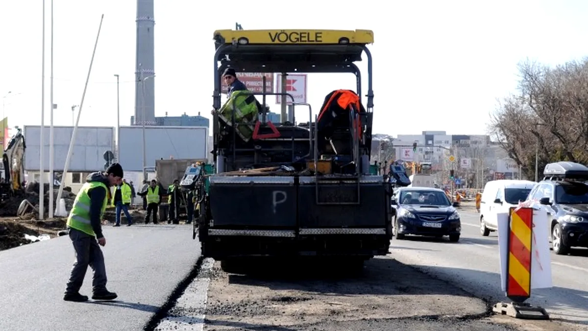 Trafic restricționat la intersecţia bulevardului Alexandru Obregia cu strada Turnu Măgurele
