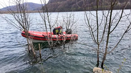Tragedie la Siriu: Pompierul dispărut a fost găsit decedat în lacul de acumulare