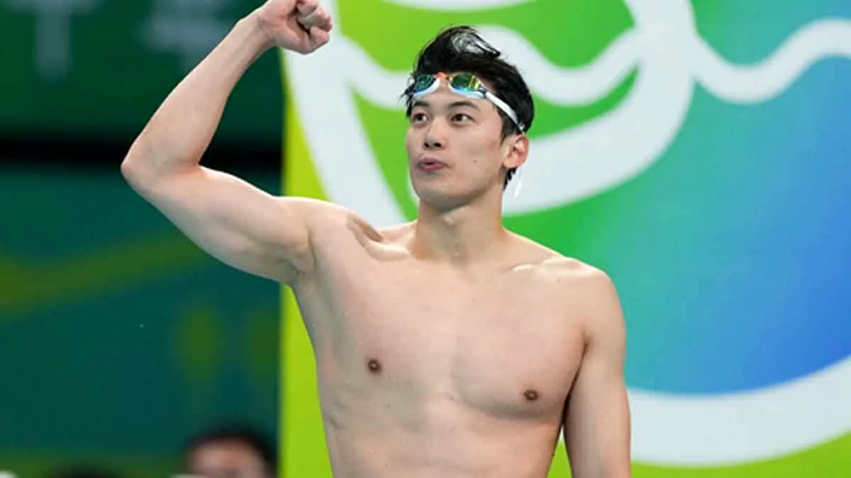 Cine a doborât recordul mondial la 100 m liber, deţinut de românul David Popovici