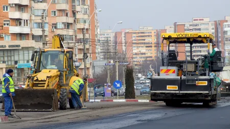 Testare a asfaltului fabricat cu deșeuri de plastic, inventat la Universitatea din Galați