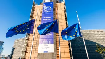 Comisia Europeană inițiază proceduri oficiale împotriva TikTok; Alegerile din România - risc electoral?
