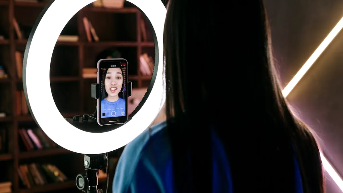 Cât câștigă un influencer mic în România și de ce piața va atinge 112 milioane de euro în 2025