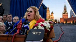Tovarășa Șoșoacă: denunțată penal pentru trădare și comunicarea de informații false