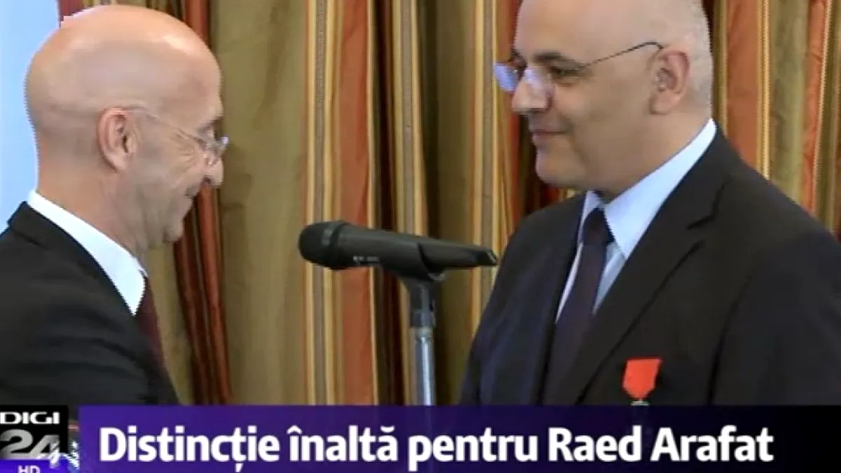 Cine l-a decorat pe Raed Arafat