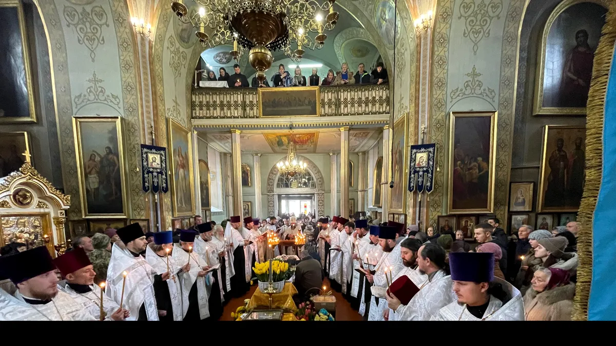 Eroii Ucrainei conduși la cimitir cu flori și lacrimi (FOTO)